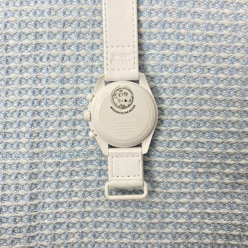 🔥Swatch x Omega Moonphase Snoopy Chronograph | Bioceramic White - Picture 2 of 7